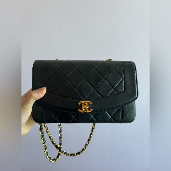 Vintage Chanel Small Diana Lambskin Handbag - Picture 2 of 16